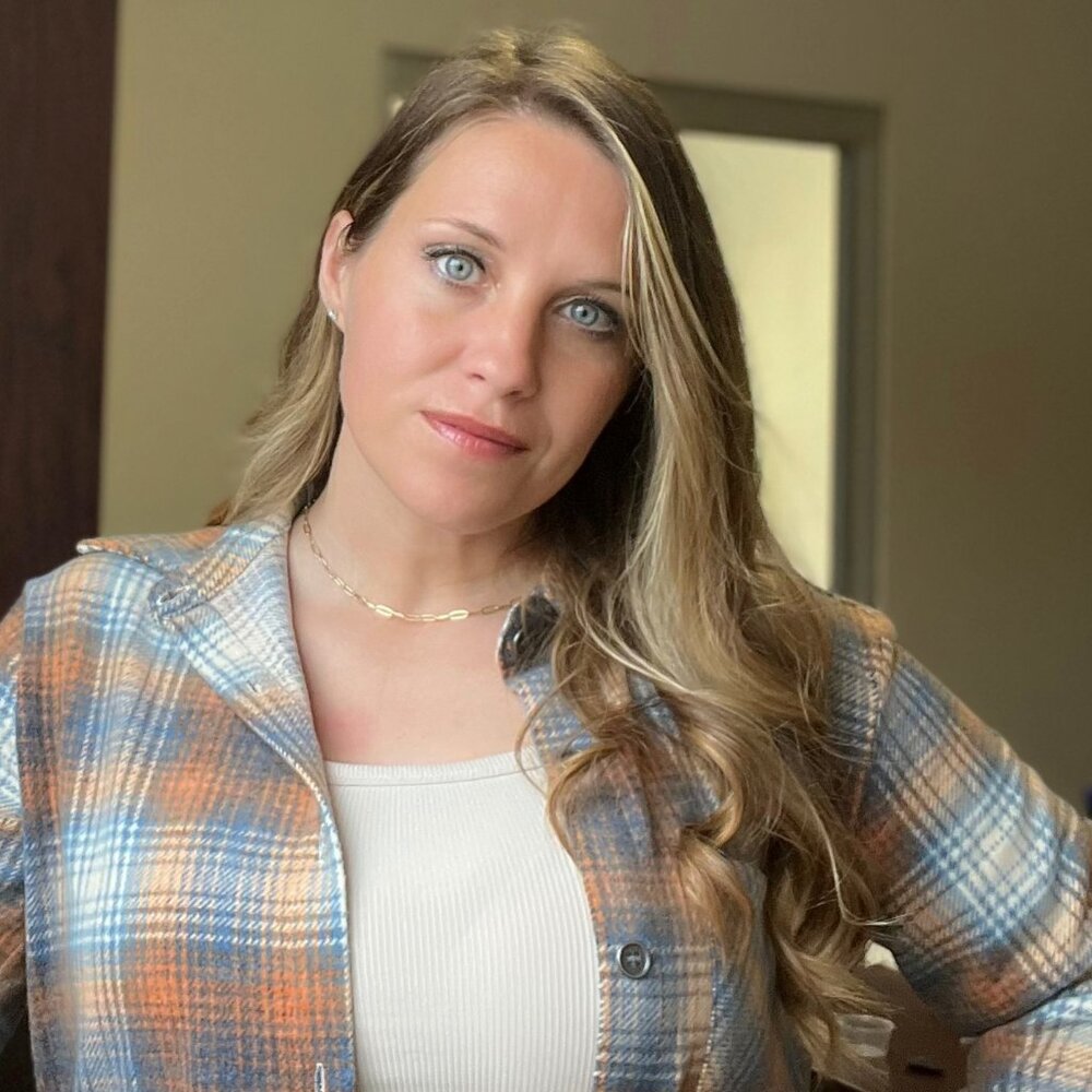 Meet your Posher, Elisia